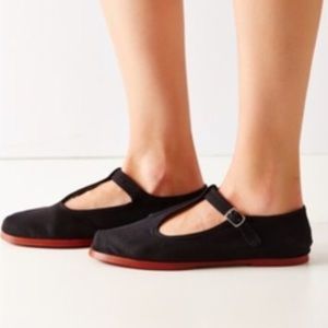 Urban Outfitters >> 8 / T-Strap Mary Janes